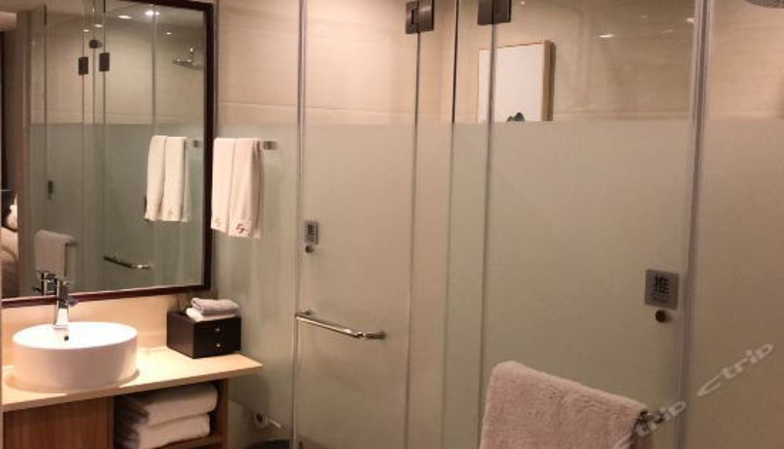 Camera business - Shenshi Bridge Hotel