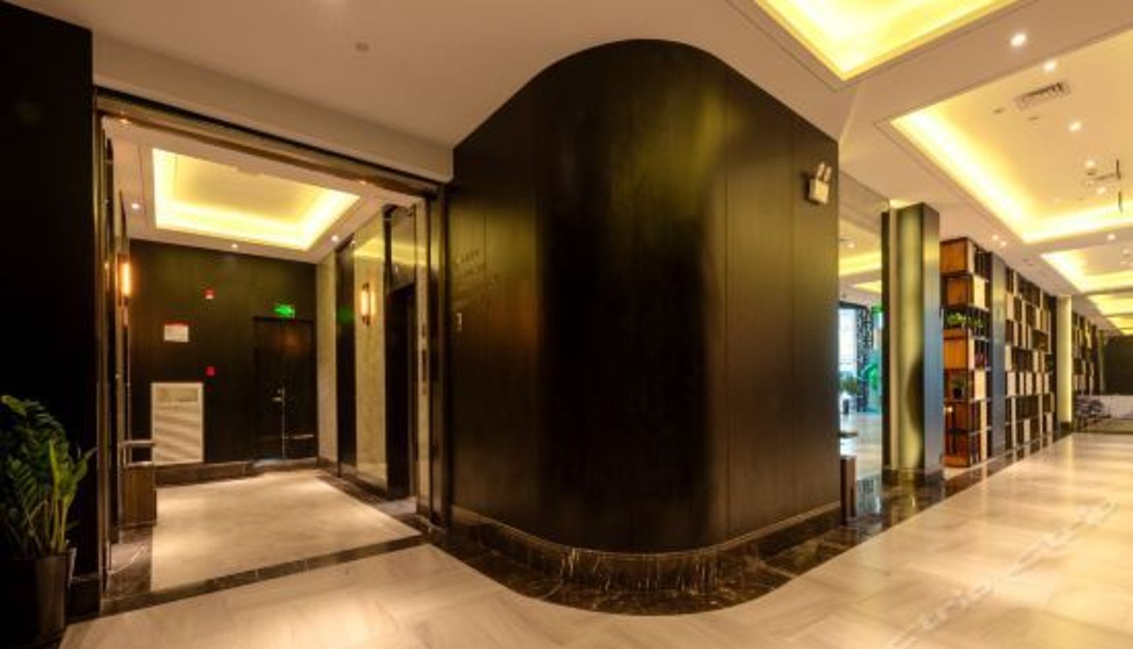 Recepcja - Manchester International Hotel