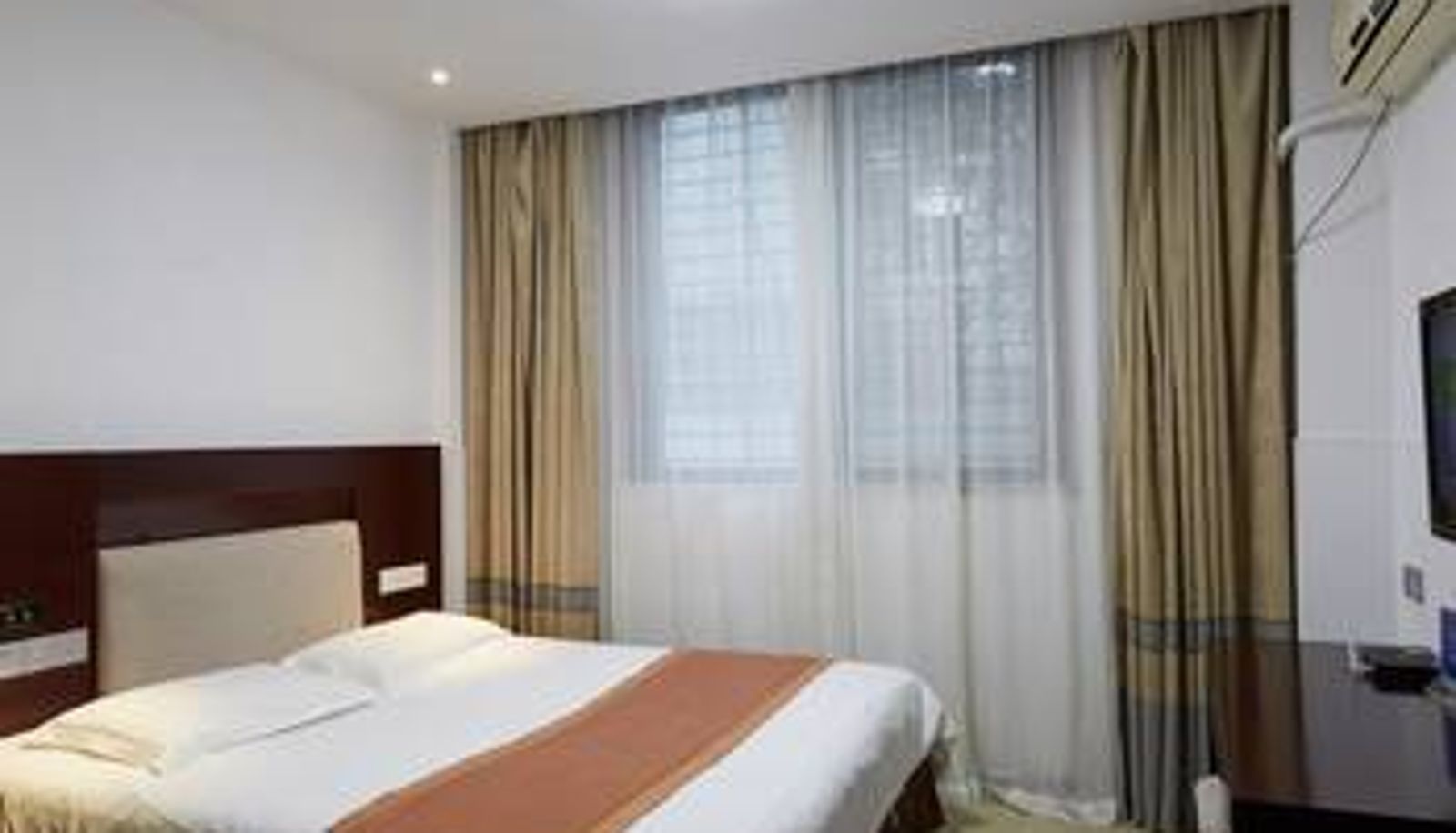 Camera - Xianwu Weiman Hotel