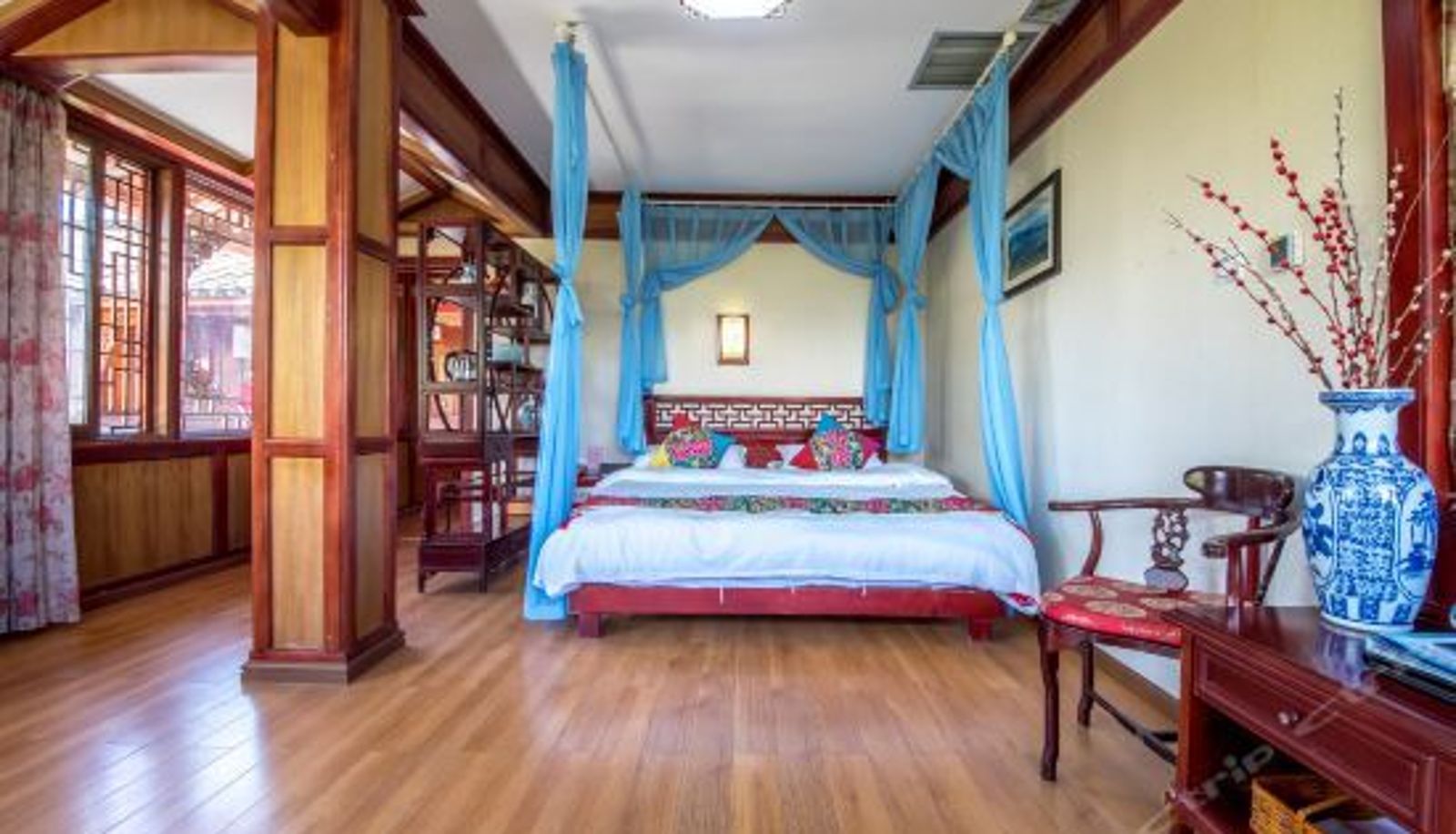 Camera business - Lijiang Old Town Castle Hotel
