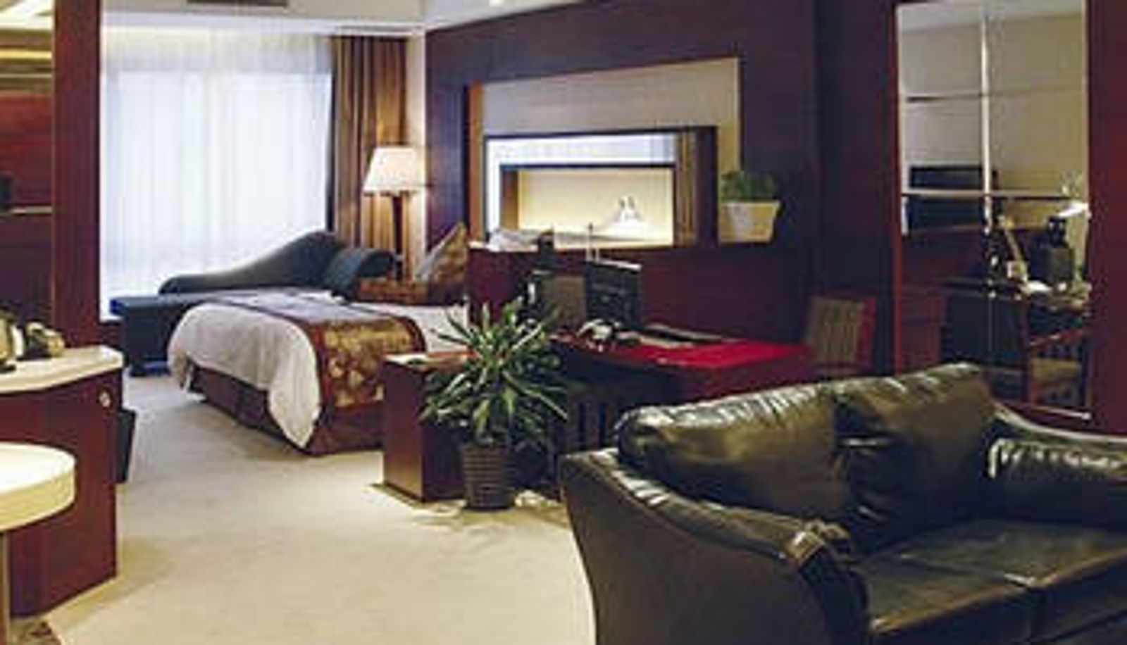 Room - Crystal Island Club