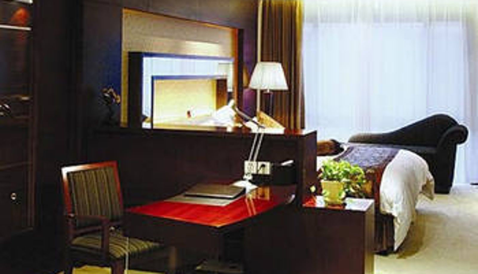 Room - Crystal Island Club