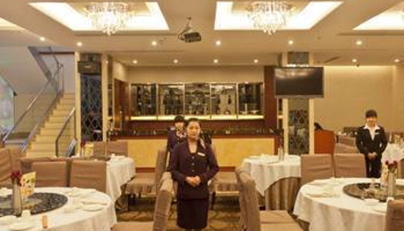 Frühstücksraum innerhalb des Restaurants - Bravo Business Hotel