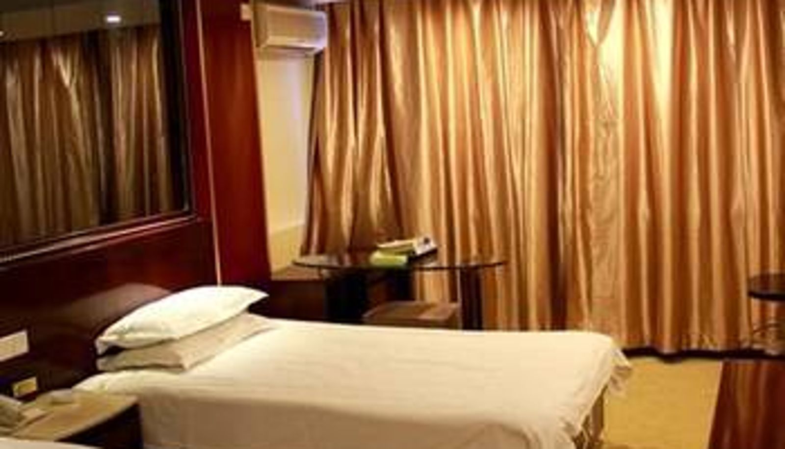 Kamer - Qilu Bairui Hotel