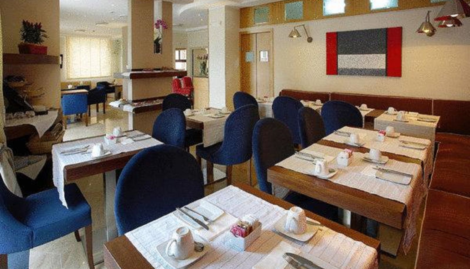 Salle de petit-déjeuner - Hotel Messenion
