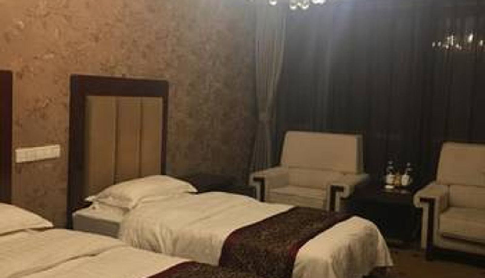 Camera - Golden Lion Crown Hotel