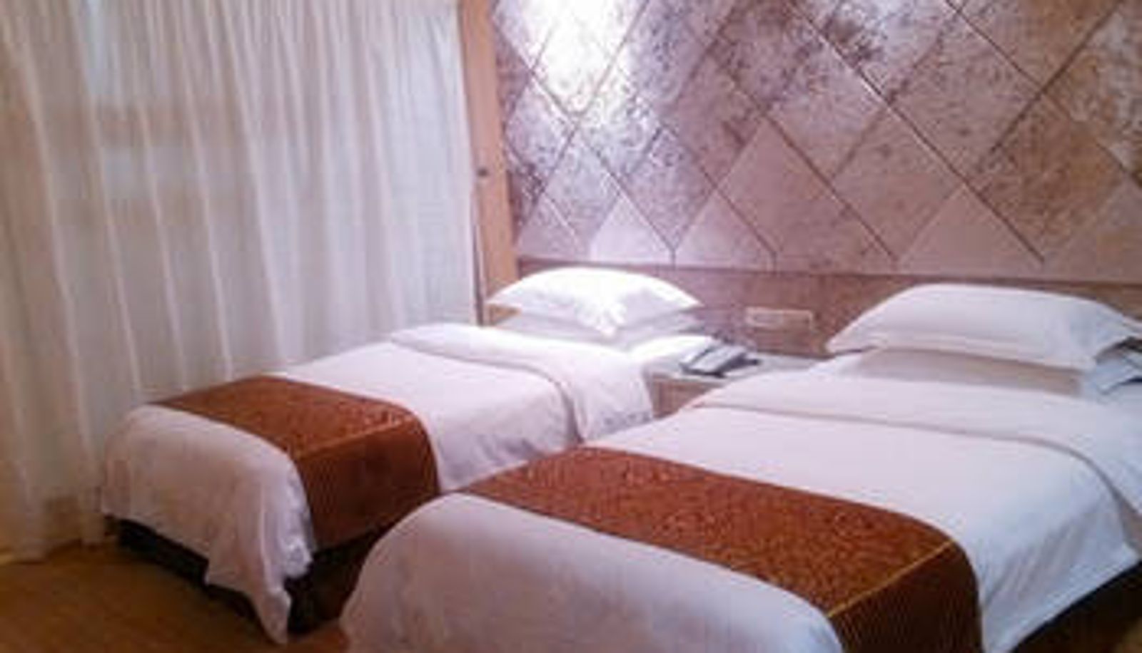 Room - Imperial Crown Holiday Hotel