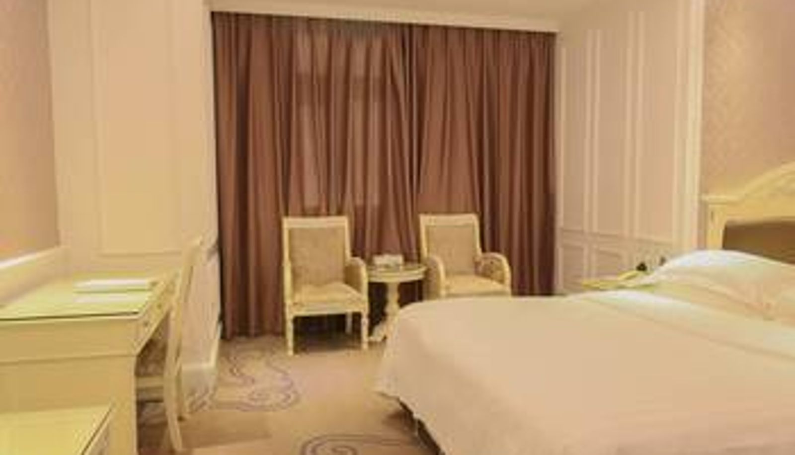 Room - Raya Wealth Hotel
