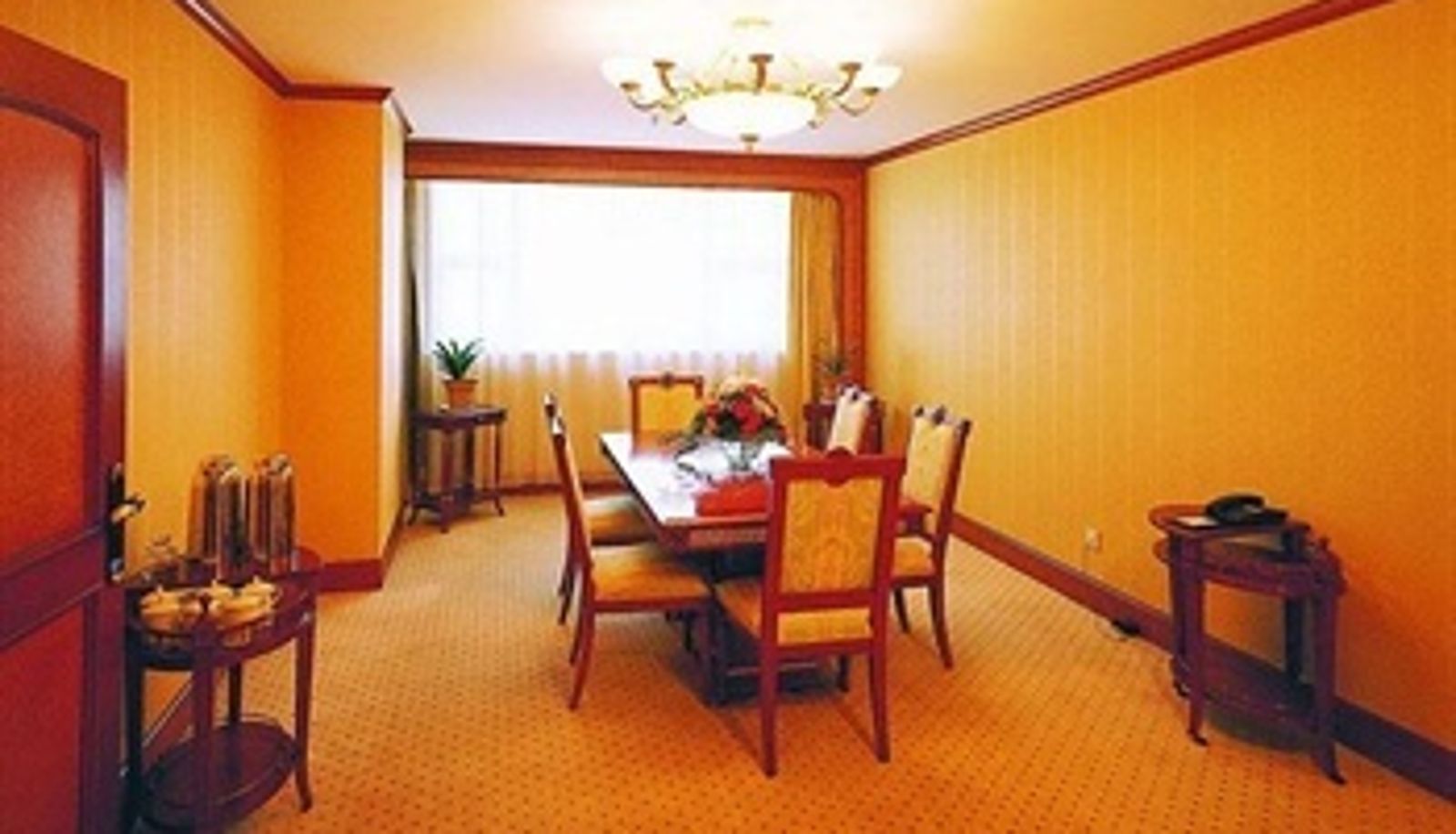 Frühstücksraum innerhalb des Restaurants - QUEST INTERNATIONAL HOTEL