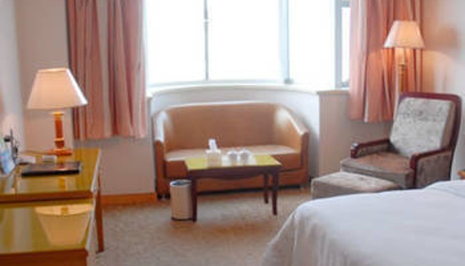 Zimmer - The Sunlight Hotel