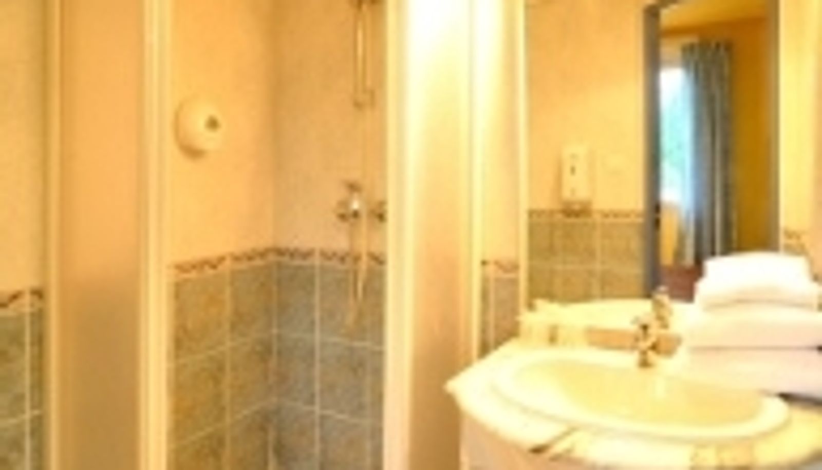 Bathroom - Hôtel & Résidence Avermes