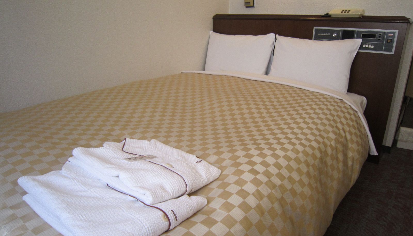Standard room (double) - Nagoya Summit Hotel