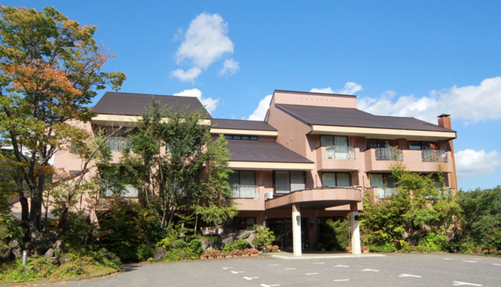 Außenansicht - (RYOKAN) Nikko Kokuritsu Kouen Shinkashi Onsen Gohoso