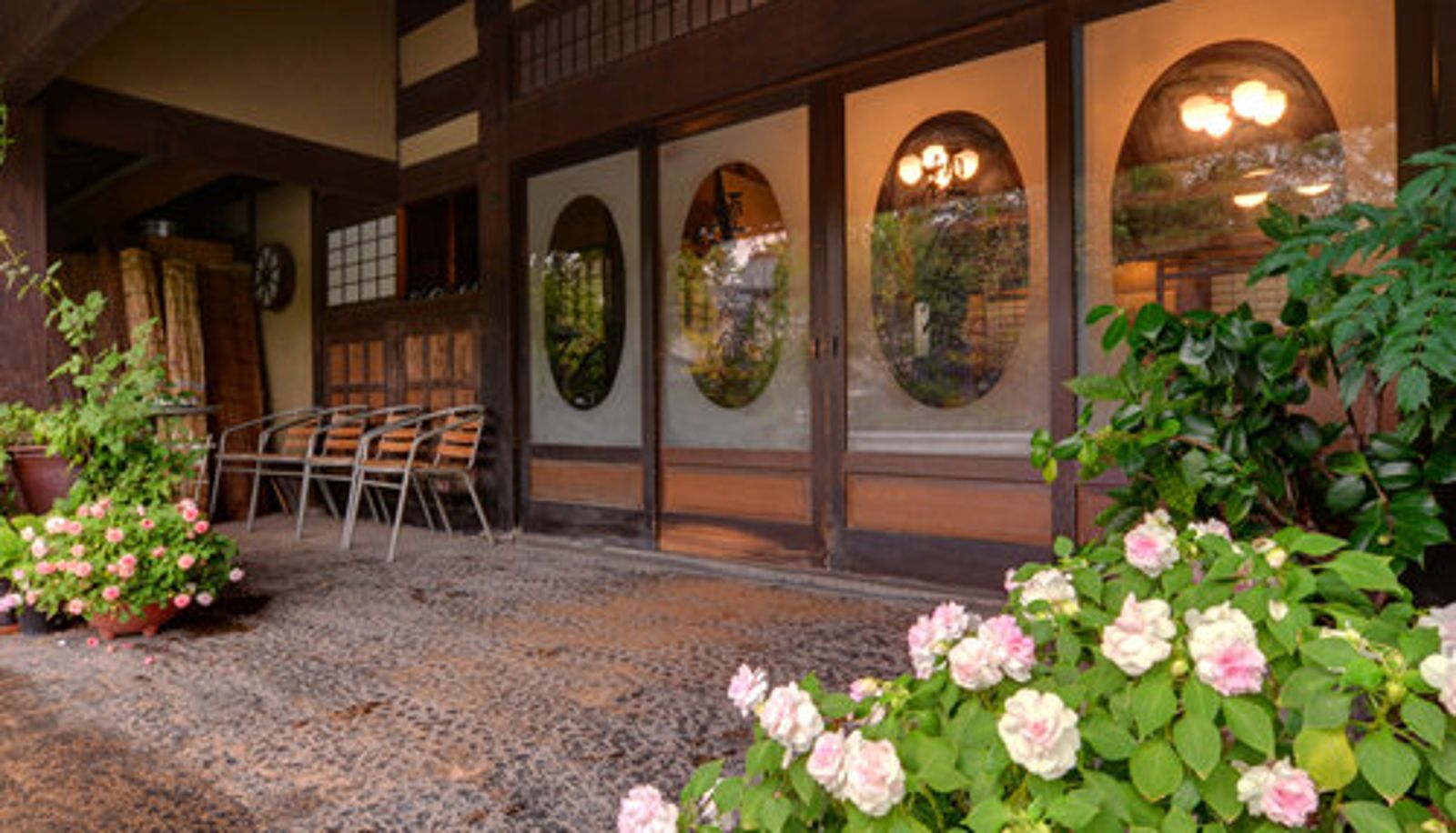Außenansicht - Enokiya Ryokan