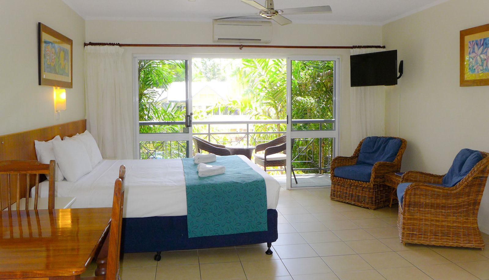 Suite - Cairns Queenslander Hotel and Apartments