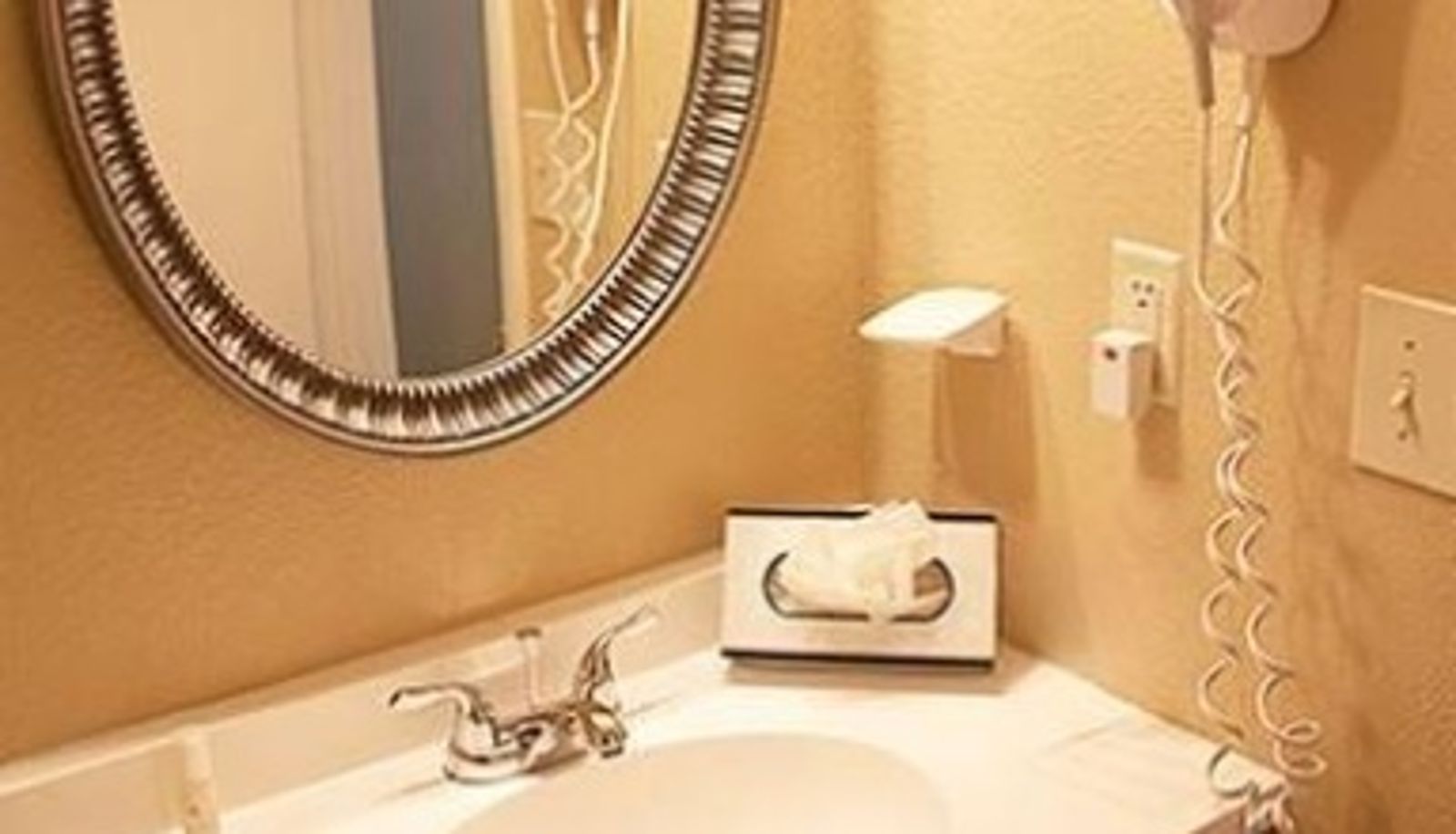 Zimmer - ENCLAVE SUITES