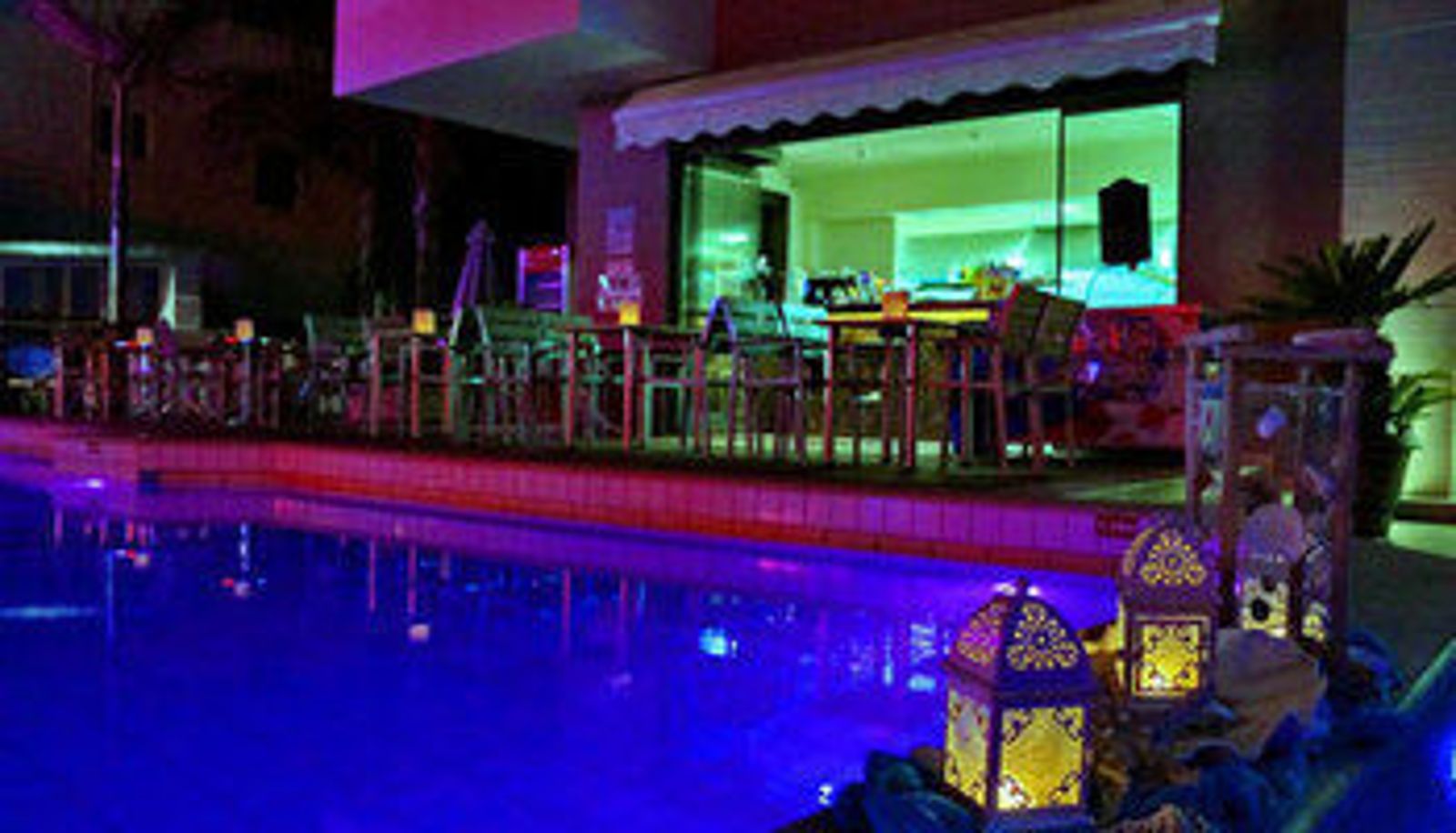 Piscina - Dionyssos Hotel