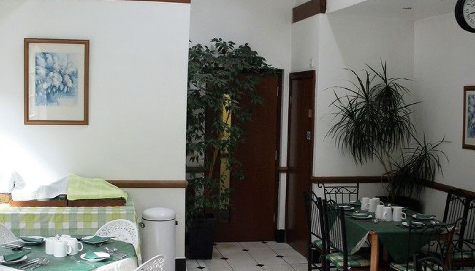 Bar - Kings Paget Hotel