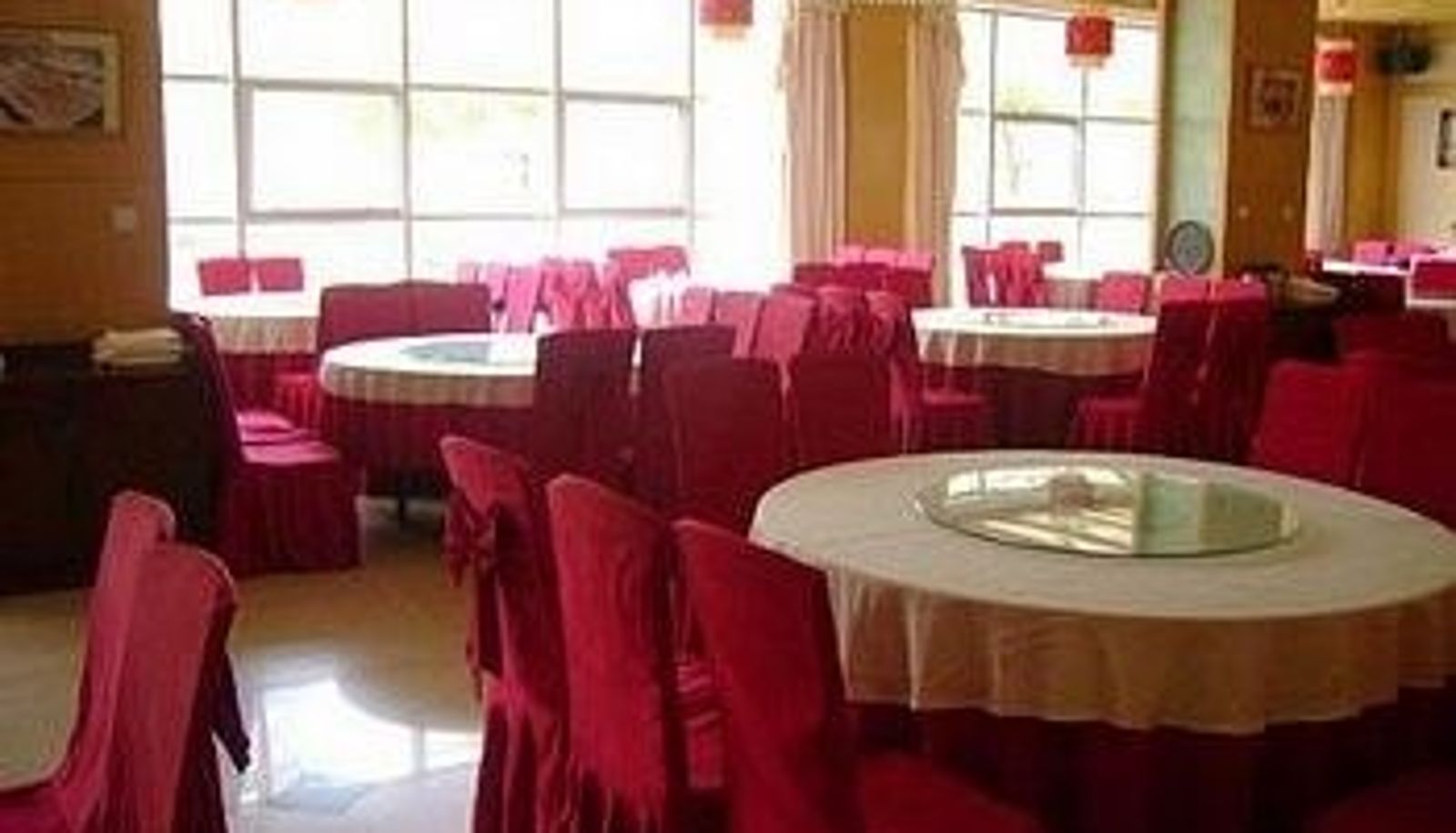 Sala de desayunos dentro del restaurante - 河南新桥烟草科技公寓酒店