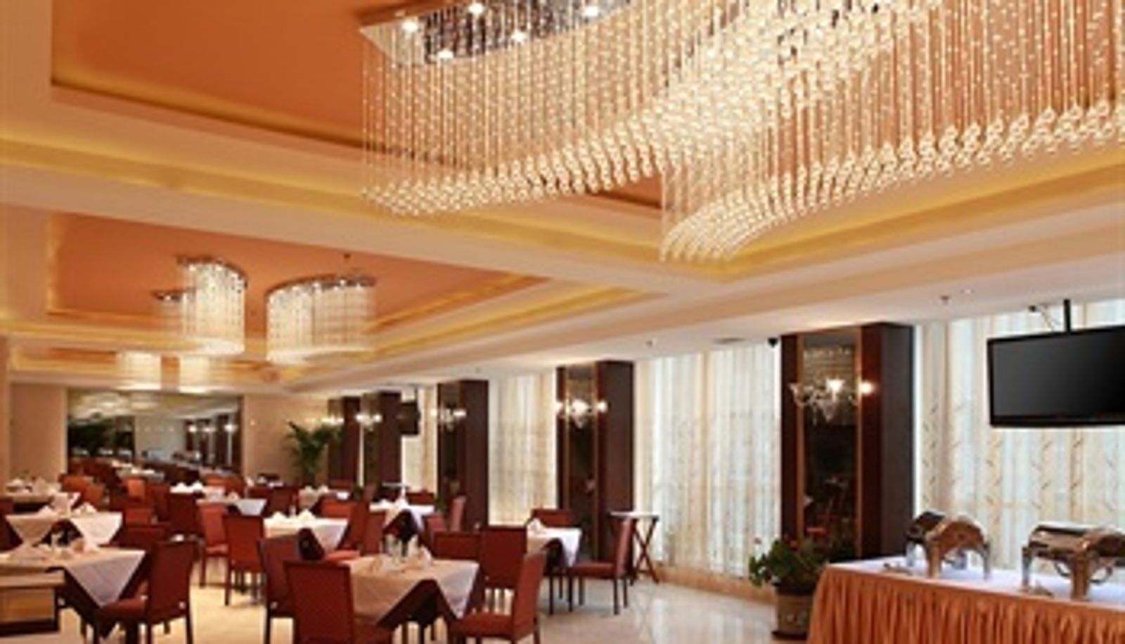Salle de petit-déjeuner dans le restaurant - Great Wall Hotel - Dalian