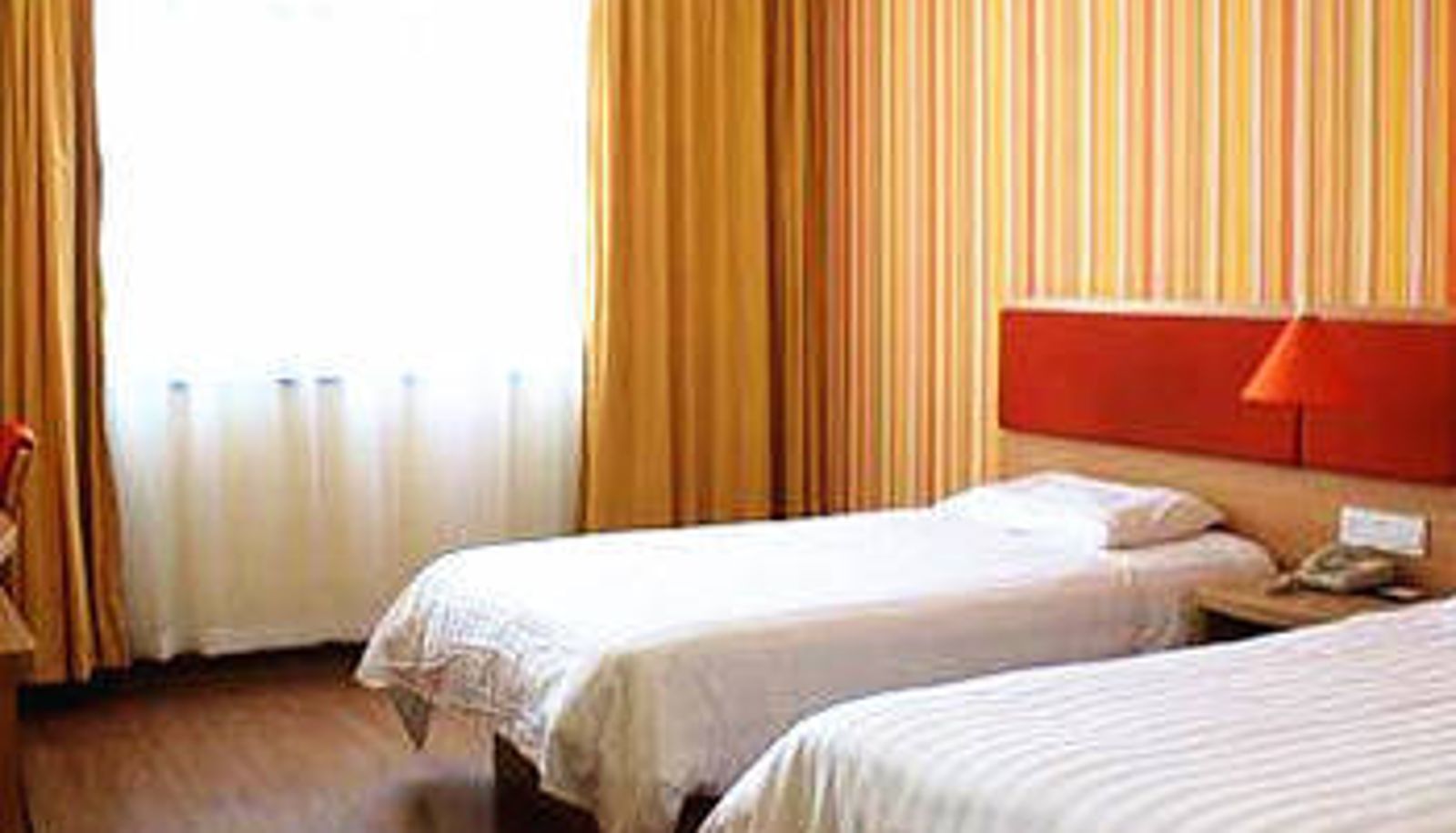 Zimmer - Home Inn · Neo (Lianyungang Haichang North Road Pedestrian Street Food City Store)