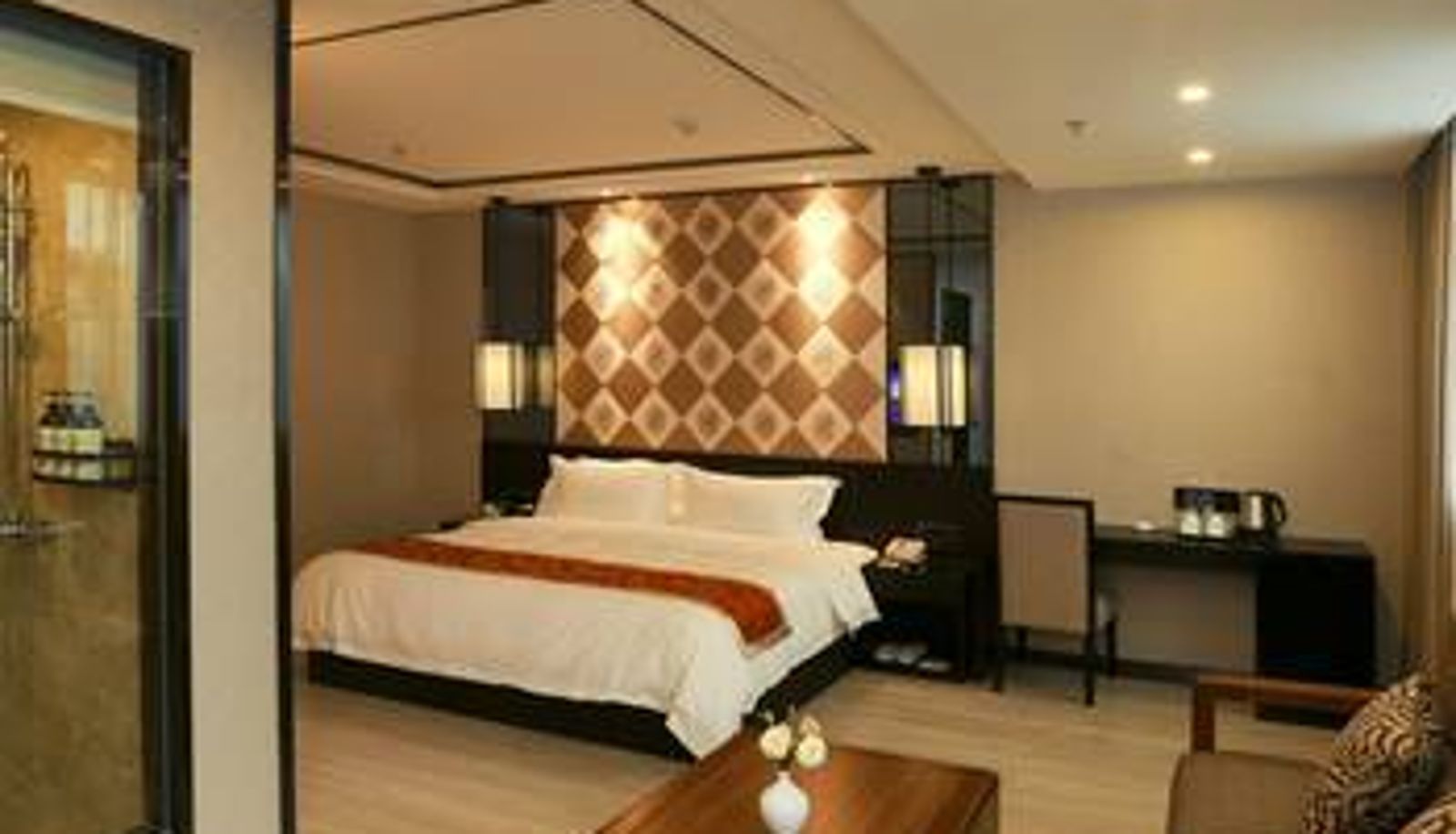 Room - Holiday Sunshine Hotel