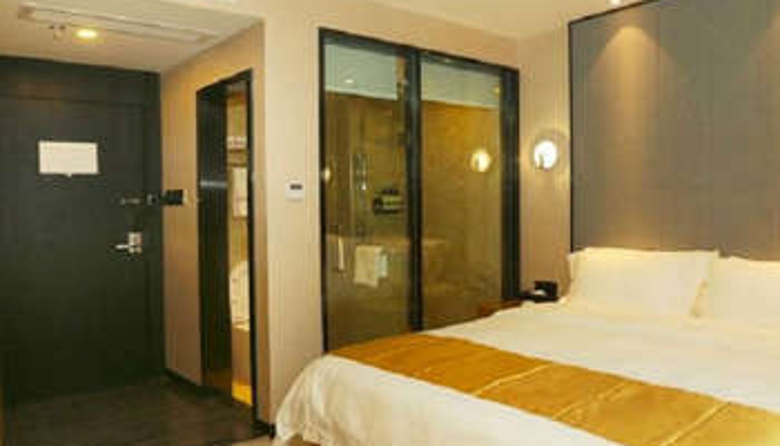 Room - Holiday Sunshine Hotel