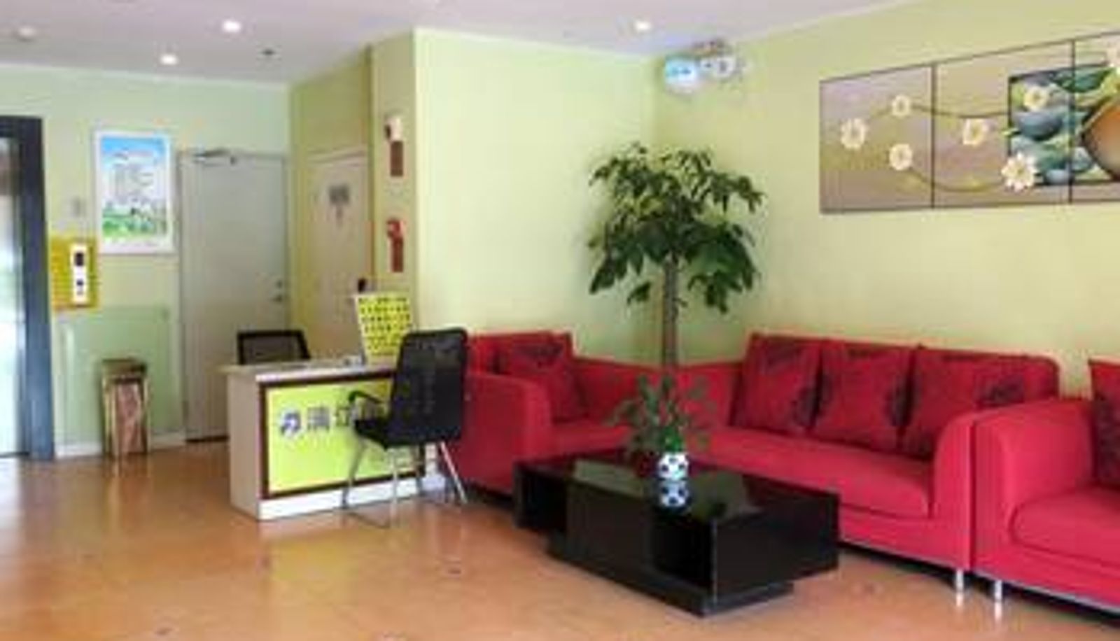 Hall - Home Inn · Neo (Guilin Railway Station Elephant Trunk Mountain Scenic Area Store)
