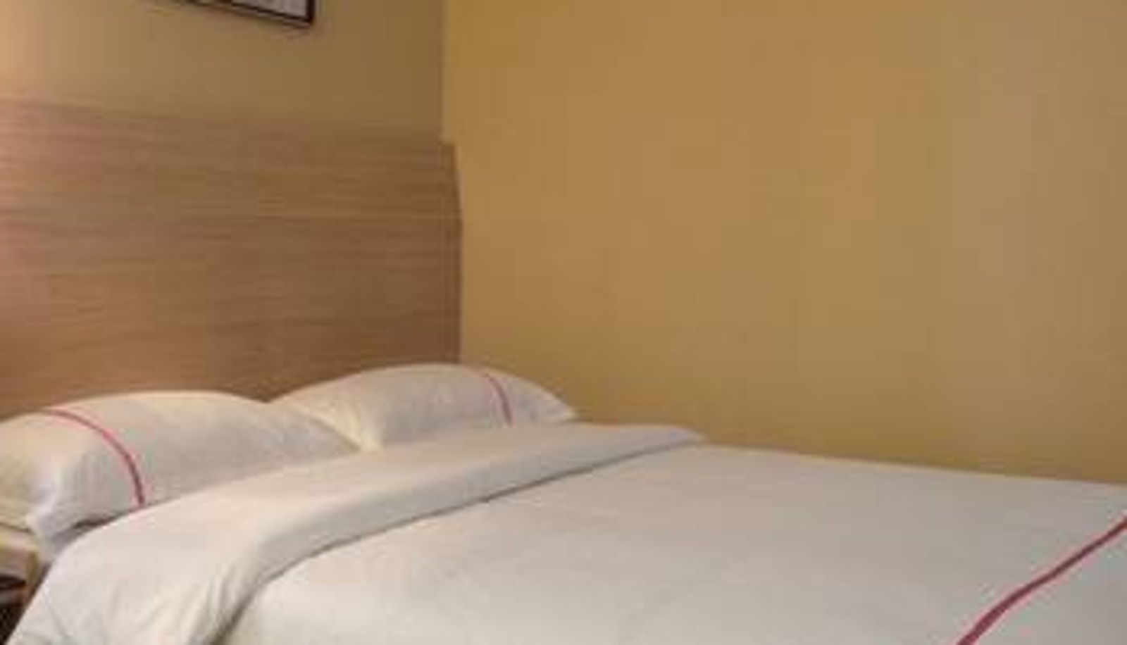 Room - Elegant Hotel
