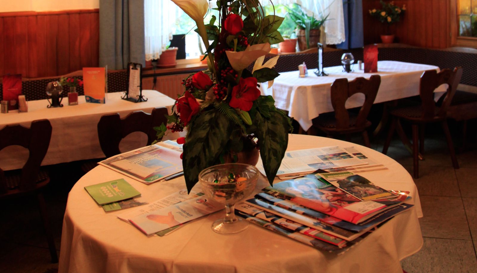 Ontbijtzaal in het restaurant - M&M Hotel-Wilhelmsburg