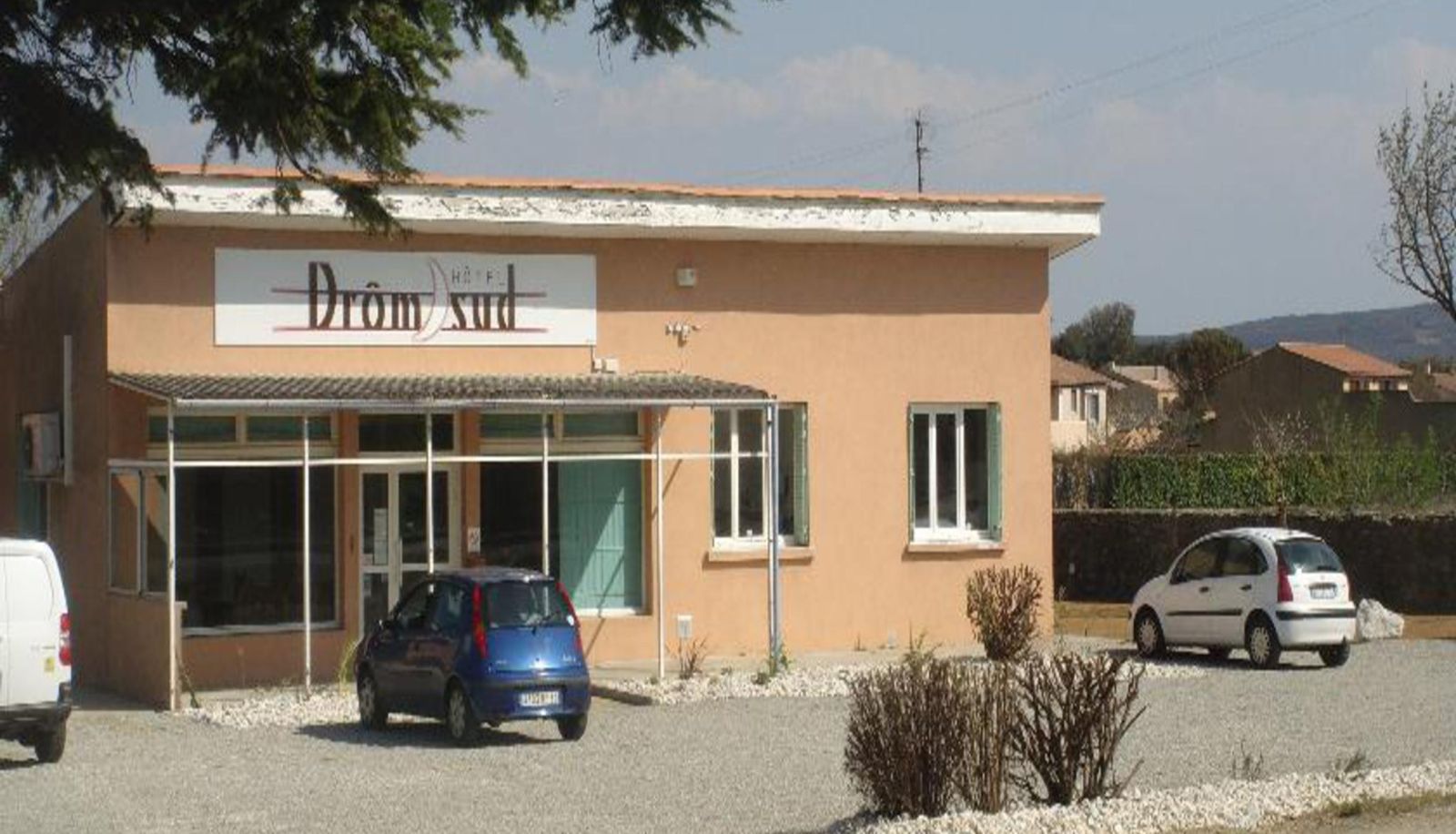 Zewnętrzna część hotelu - Logis Drom'sud Hotel Logis