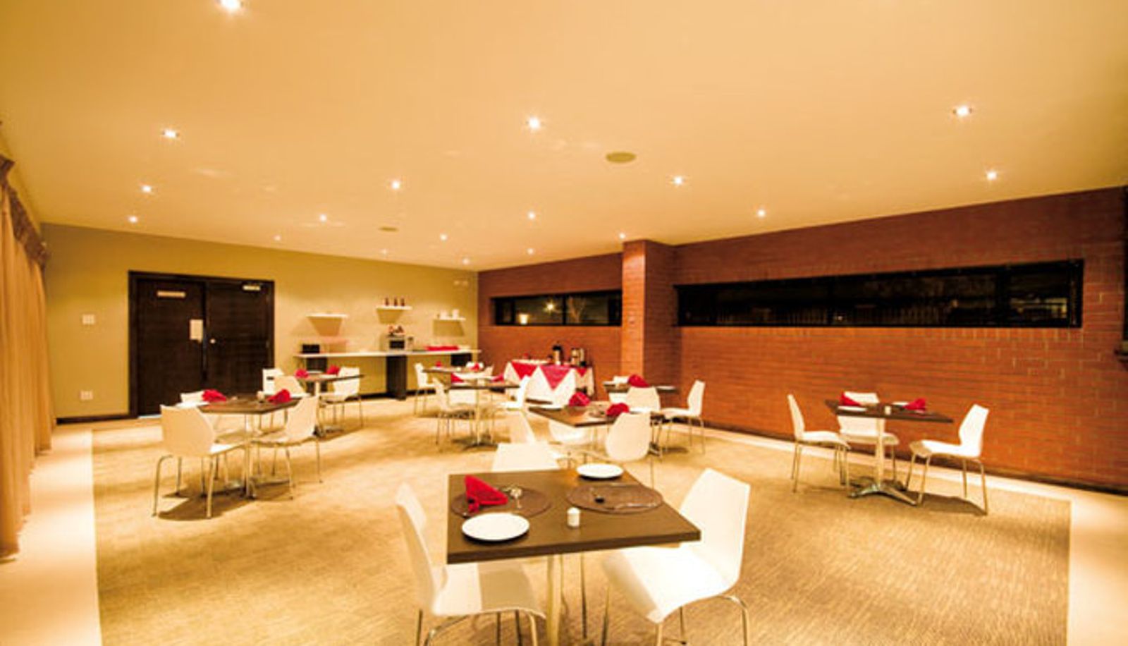 Restaurant - The Hub Boutique Hotel