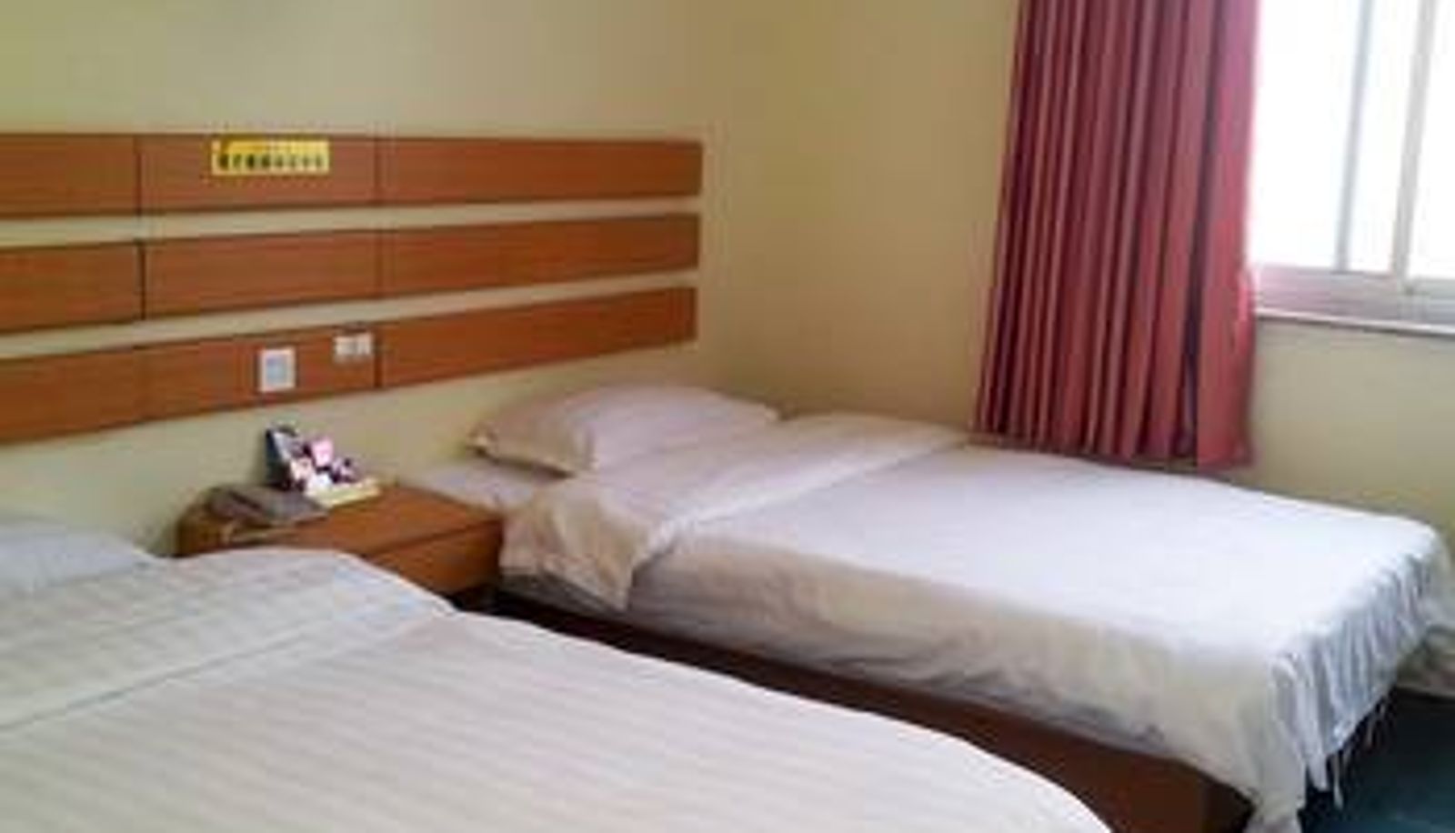 Kamer - Safire Business Hotel (Spring City Square Baotu Spring Store)
