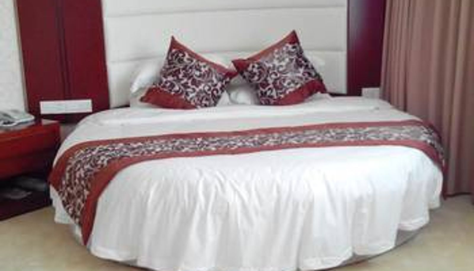 Zimmer - City Customs Holiday Inn