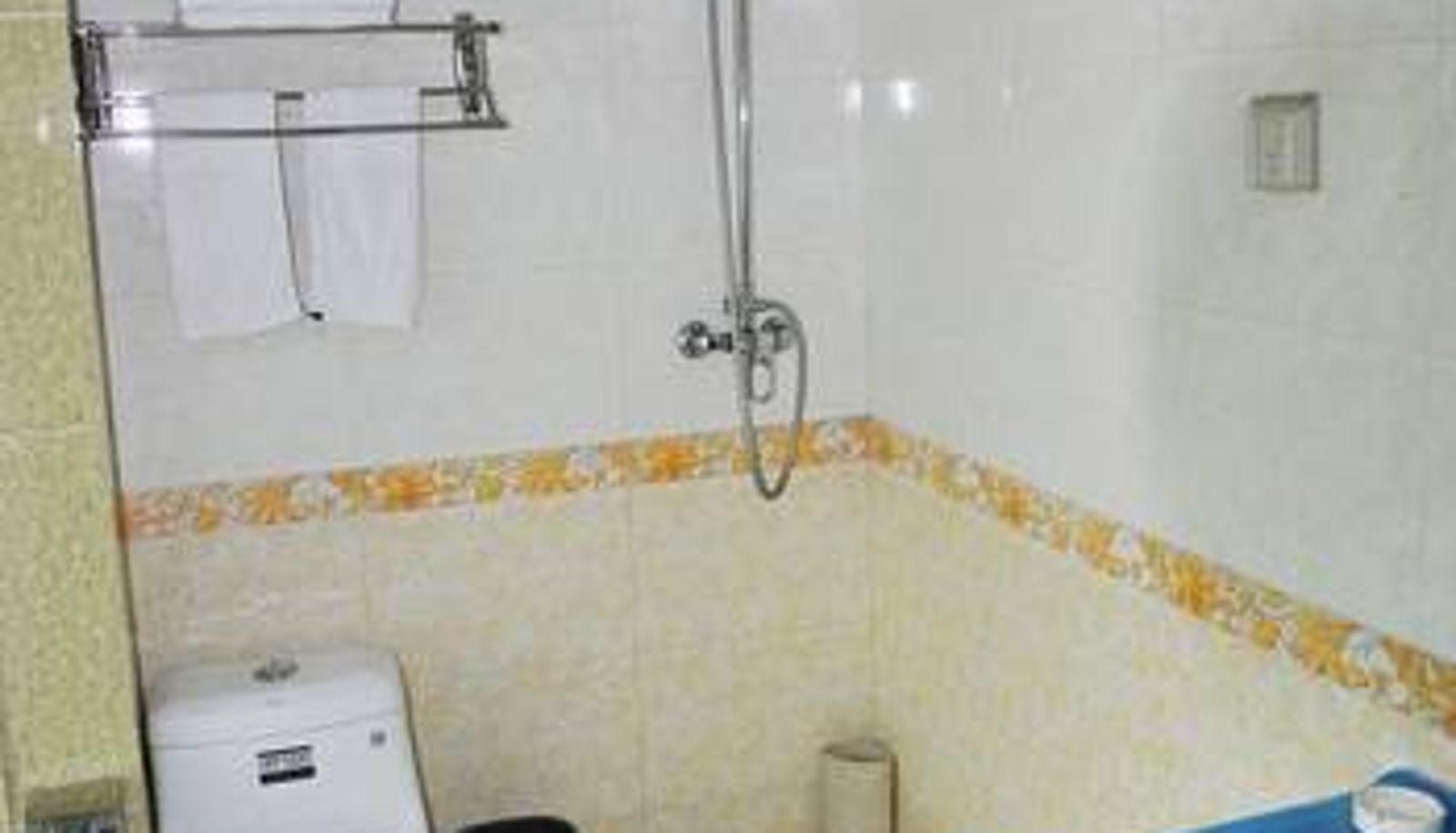 Room - Dromala Inn