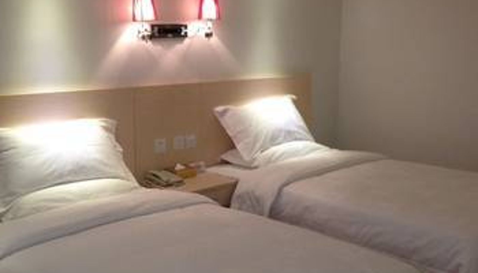 Camera - Home Inn - Shanghai Hongqiao National Convention and Exhibition Center Laiting North Road Paibai Cloud Hotel