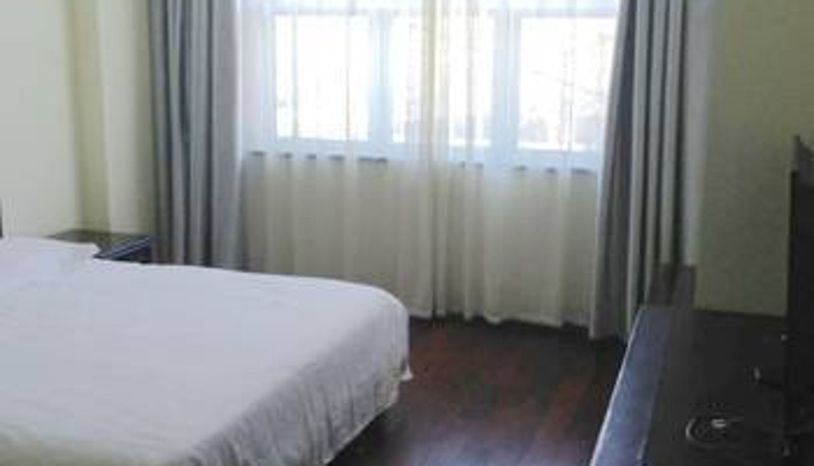 Room - Shanghai Shenguang Hotel (School of Electronic Information Store)