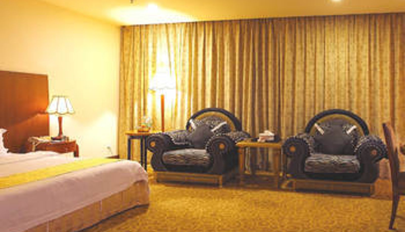 Room - Happy Hotel