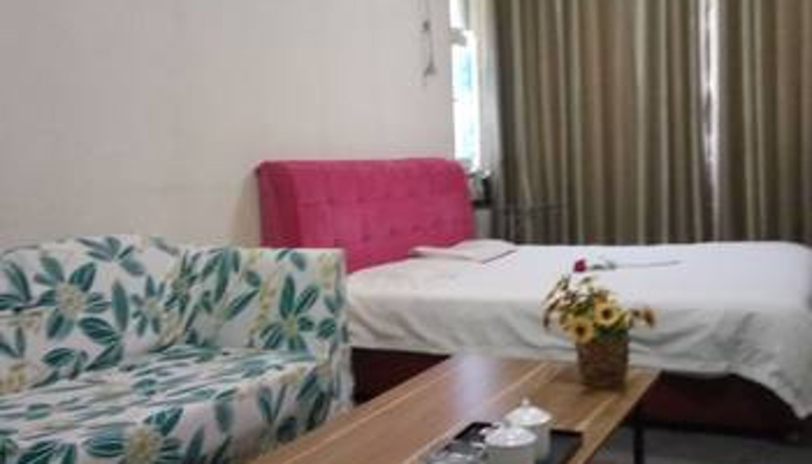 Zimmer - Guanzhong Youke Hotel (Xi'an Xiaozhai Metro Station Giant Wild Goose Pagoda Store)