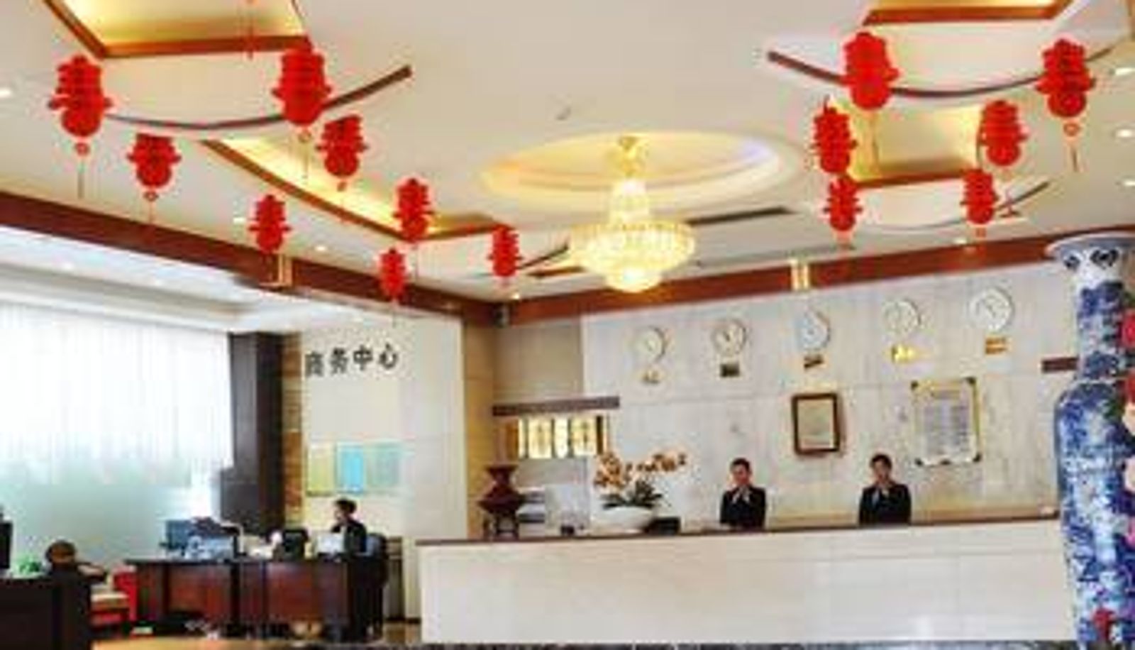 Lobby - Deli Hotel
