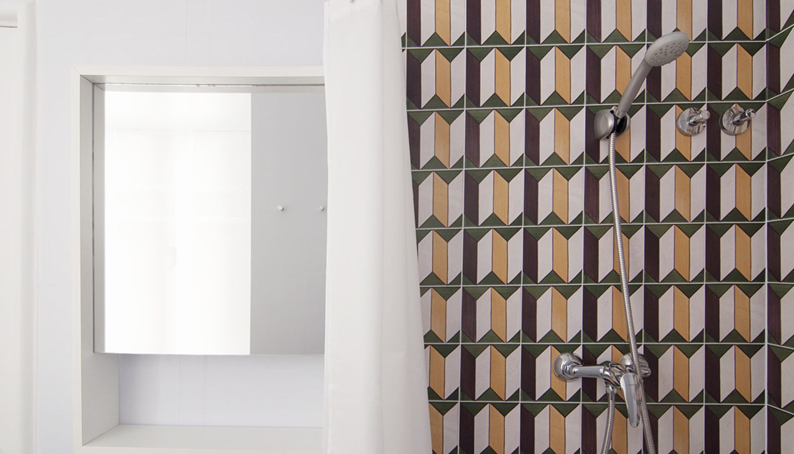 Bagno - Flattered to be in Lisboa
