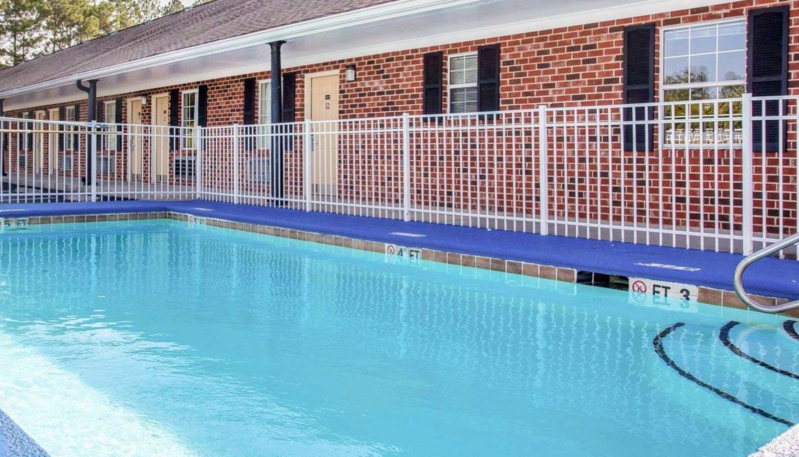 Pool - Travelodge by Wyndham Santee