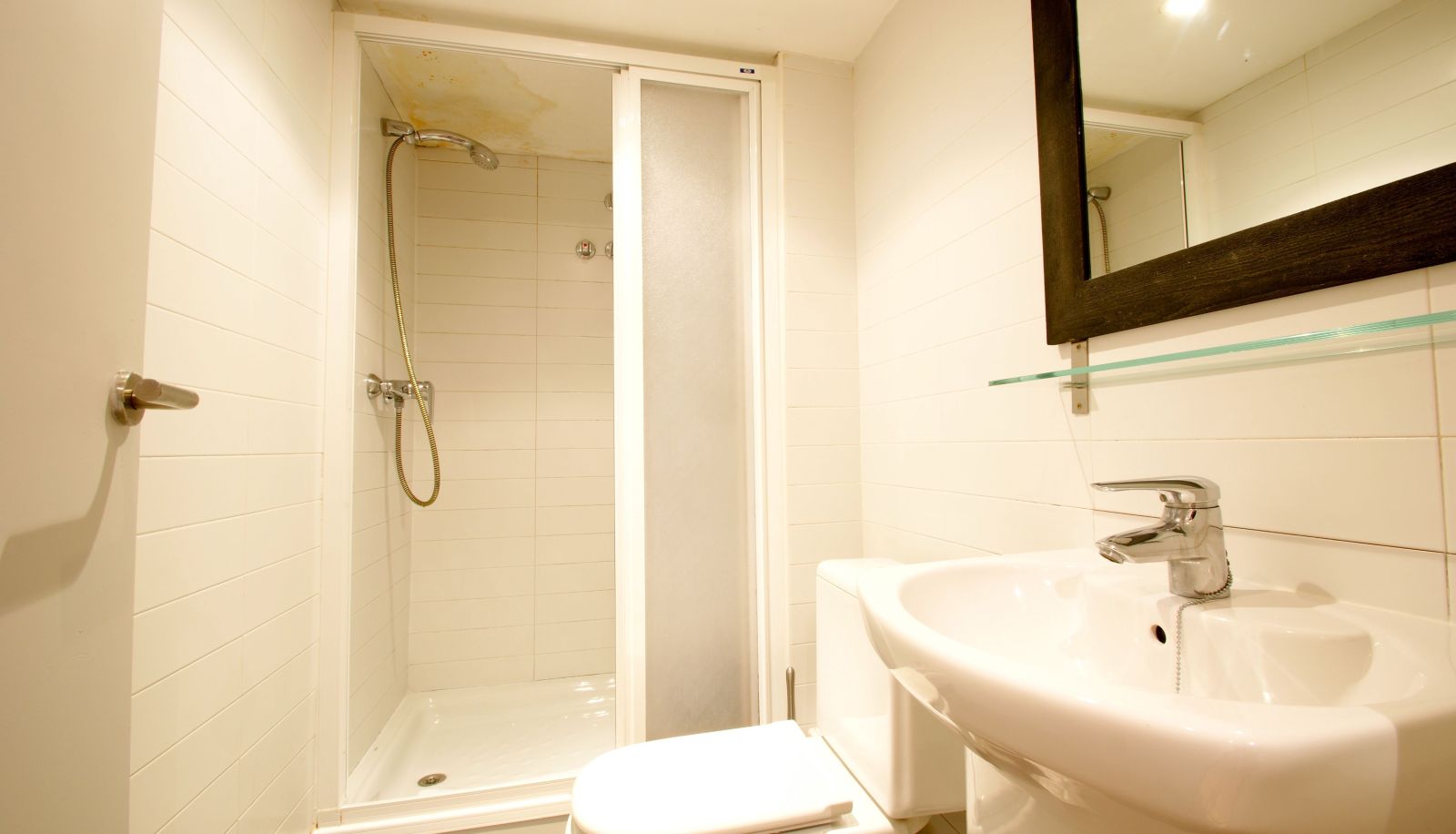 Badezimmer - Short Stay Borne Down Town Apartments