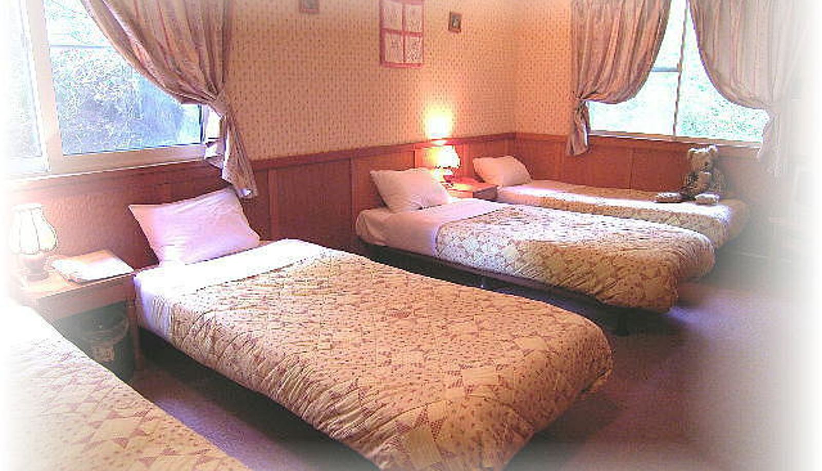 Vierbettzimmer - Pension Flying Jeep
