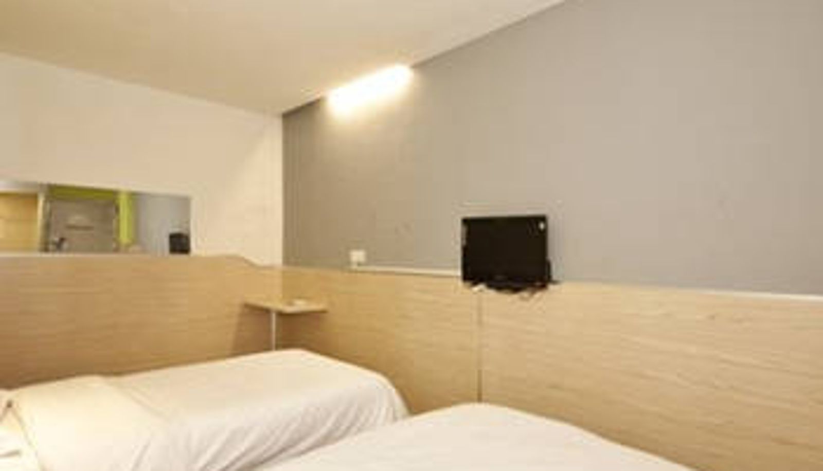 Zimmer - Yibai Chain Hotel (Fuqing Chenglong Pedestrian Street Branch)