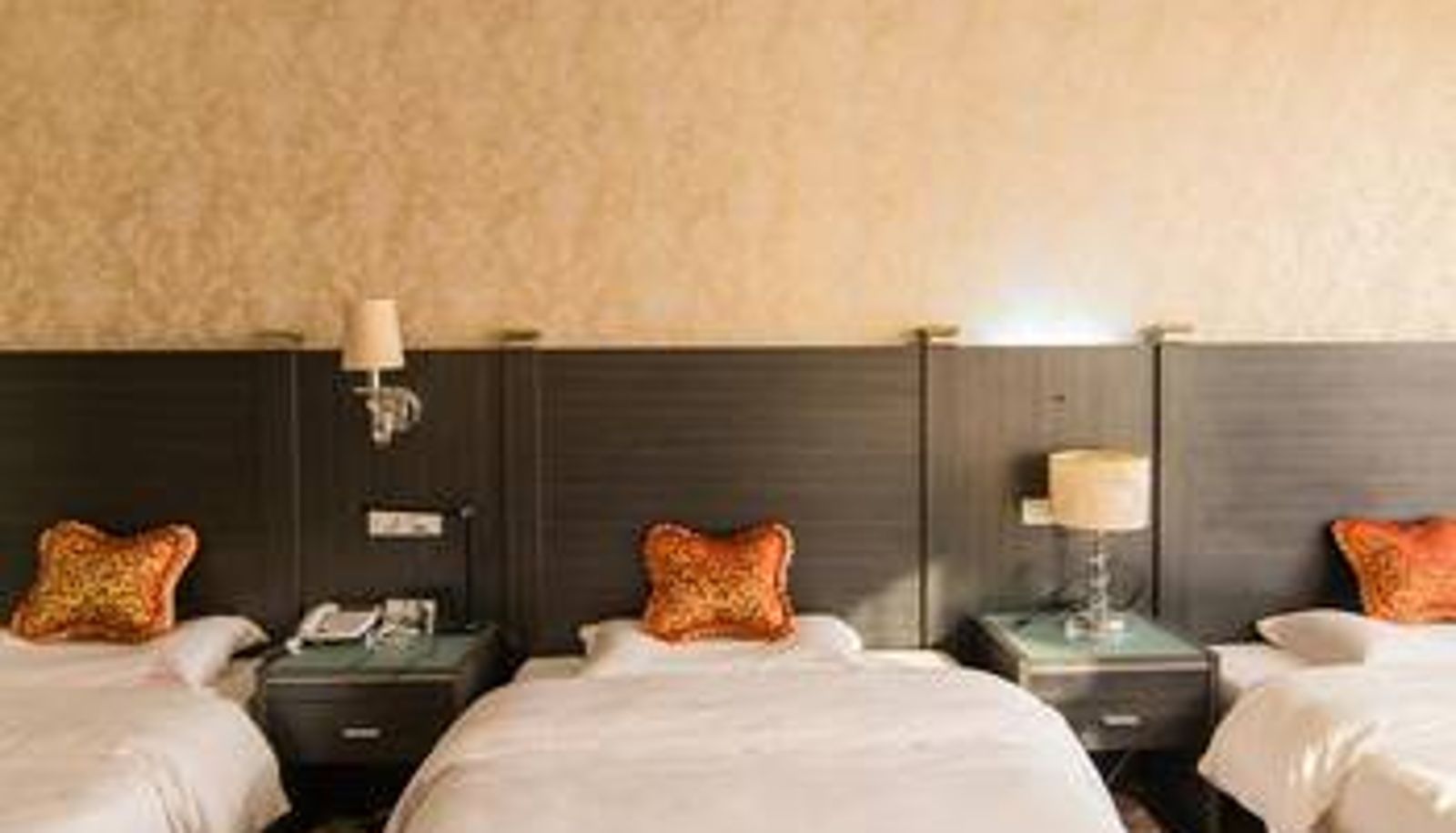 Camera - Extraordinary International Business Hotel