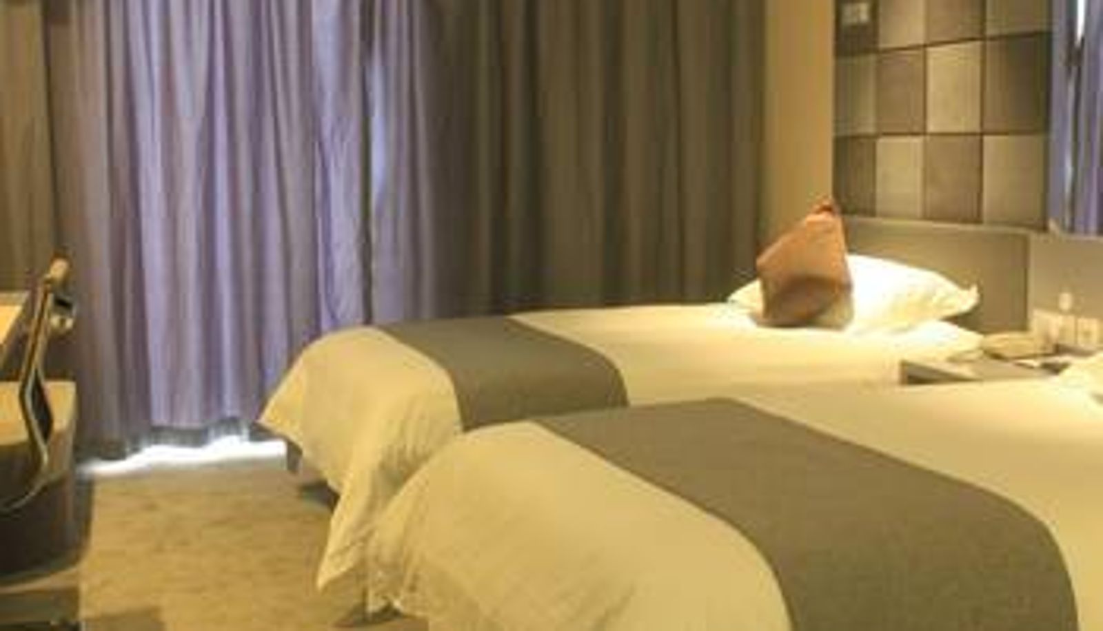 Kamer - Home Inn (Jinhua Government Bayi South Street Subway Station)