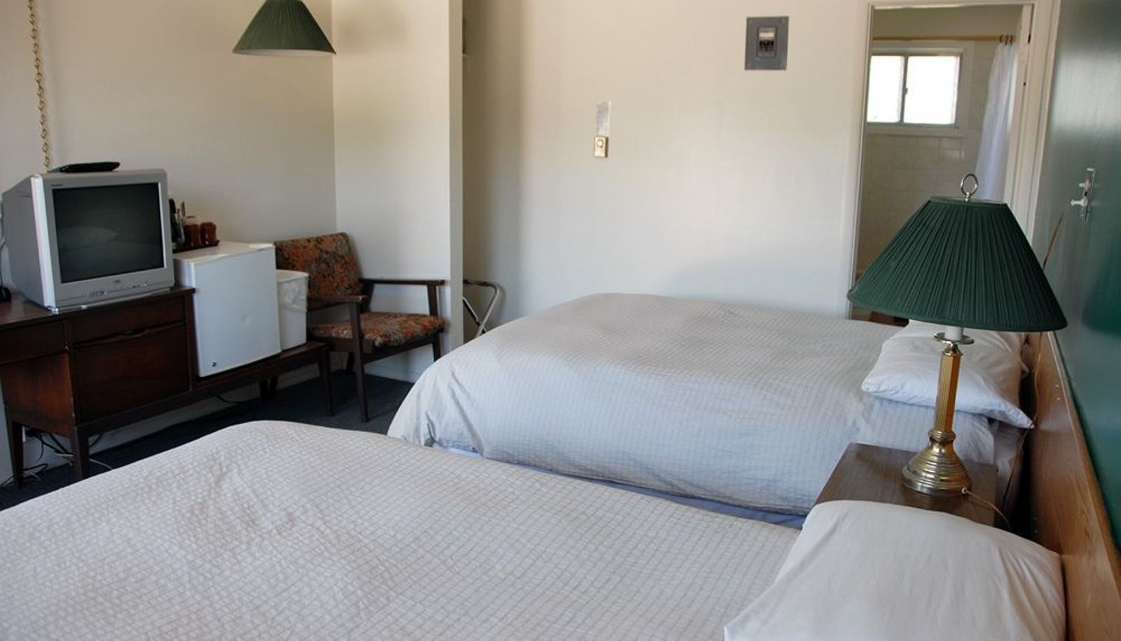 Standard room - The Canterbury Inn of Downtown Invermere