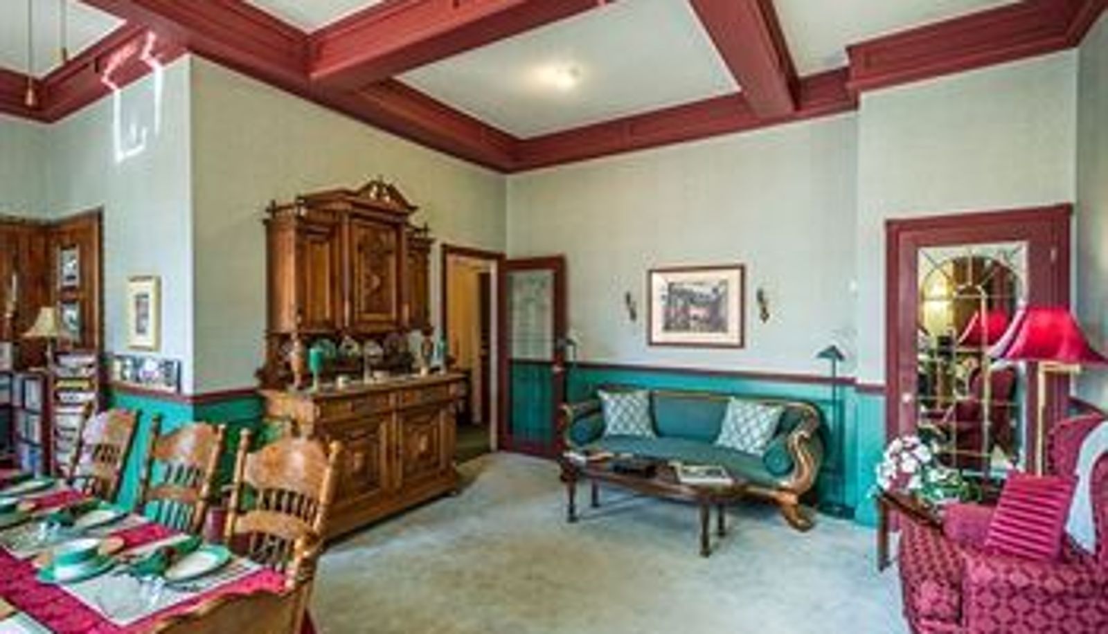 Restaurant - Little Lake Inn