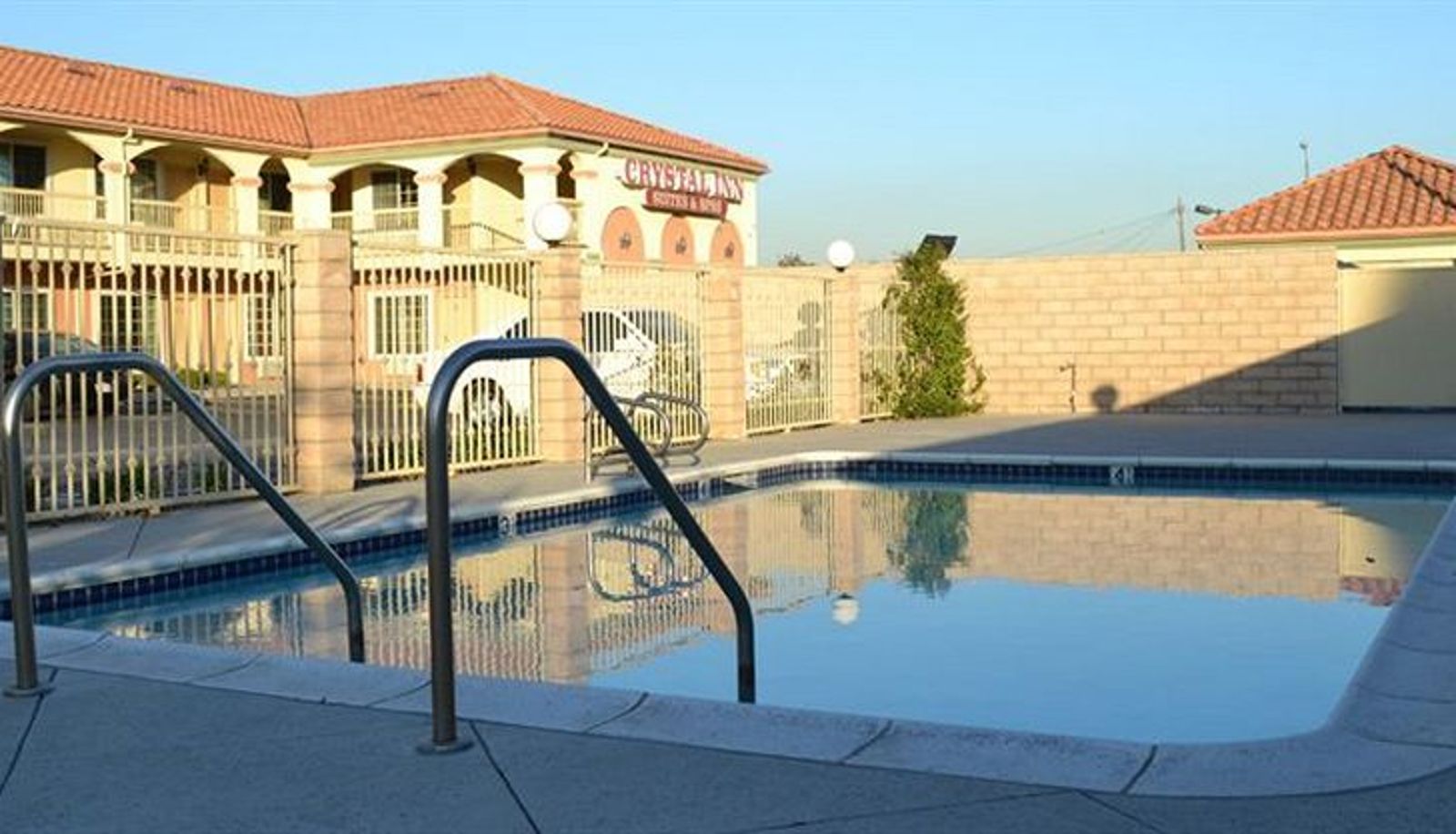 Piscina - Crystal Inn & Suites